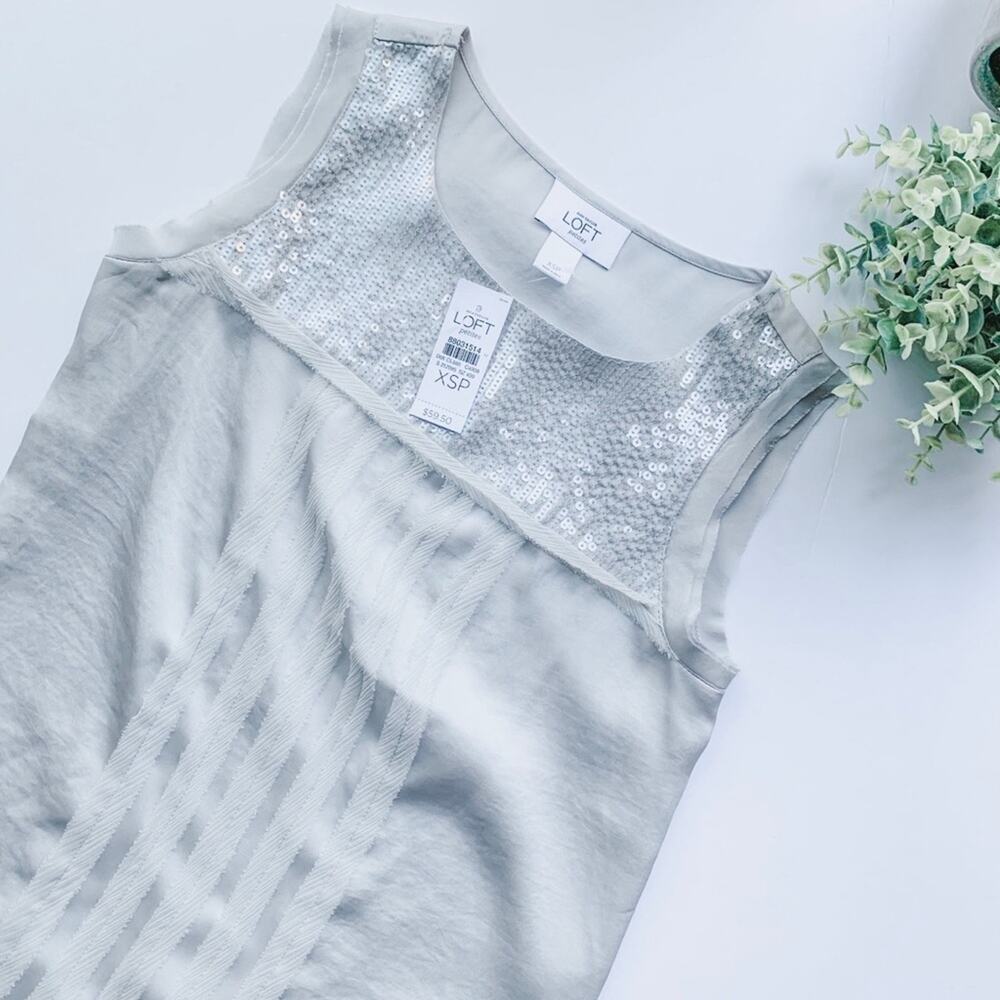 Ann Taylor LOFT Petite | Size Extra Small Petite Grey Slvls Sequin Top